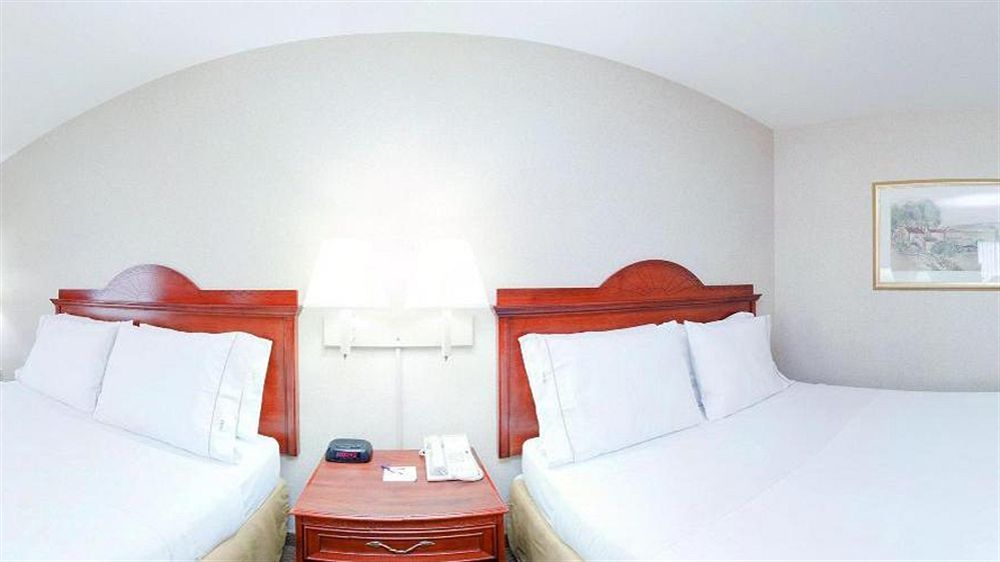 Holiday Inn Express Hotel & Suites Bowling Green By Ihg Bagian luar foto