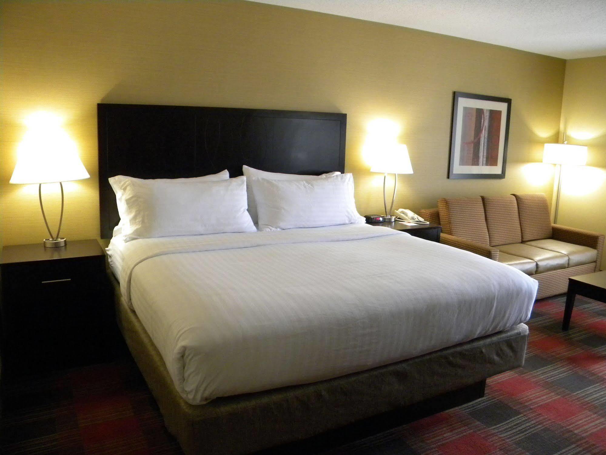 Holiday Inn Express Hotel & Suites Bowling Green By Ihg Bagian luar foto