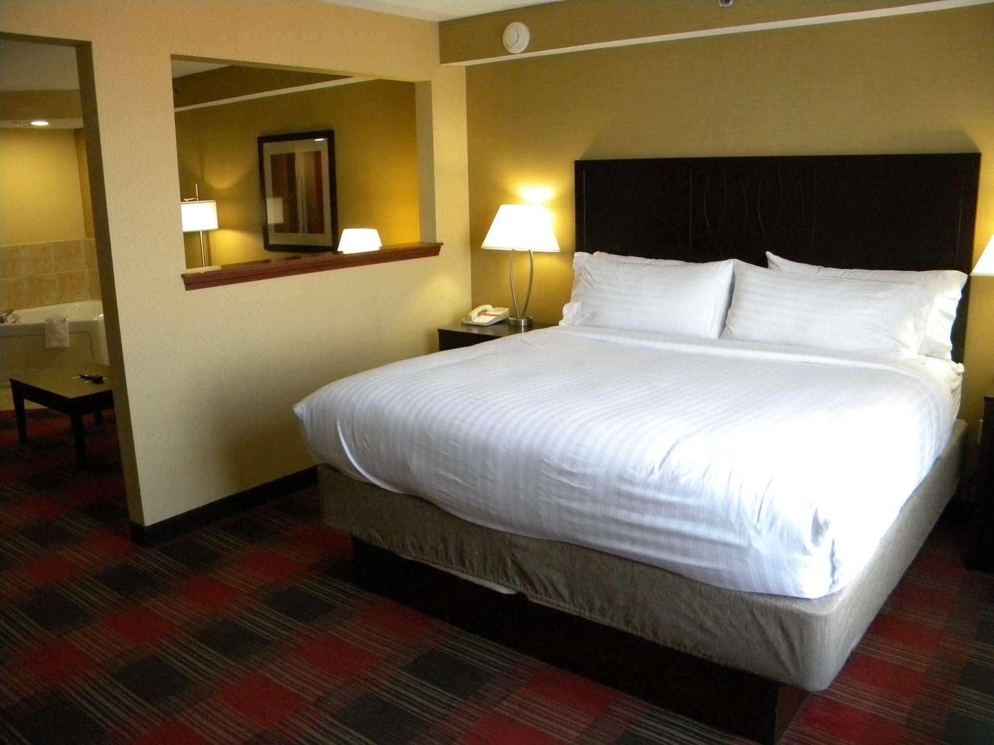 Holiday Inn Express Hotel & Suites Bowling Green By Ihg Bagian luar foto