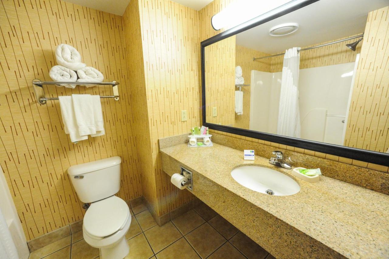Holiday Inn Express Hotel & Suites Bowling Green By Ihg Bagian luar foto